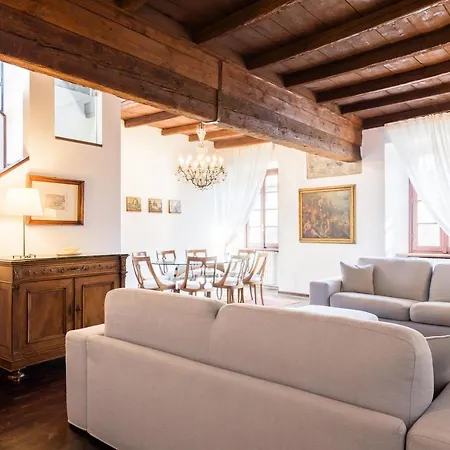 Palazzo Del Pero Luxury Attic - Bymyhomeincomo *