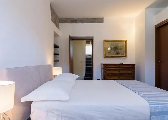 Palazzo Del Pero Luxury Attic - Bymyhomeincomo Apartman *