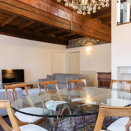 شقة Palazzo Del Pero Luxury Attic - Bymyhomeincomo *