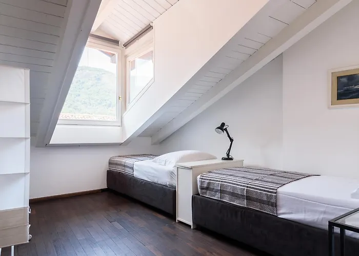 Palazzo Del Pero Luxury Attic - Bymyhomeincomo Apartment *