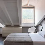 Palazzo Del Pero Luxury Attic - Bymyhomeincomo *