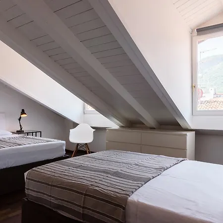 Palazzo Del Pero Luxury Attic - Bymyhomeincomo