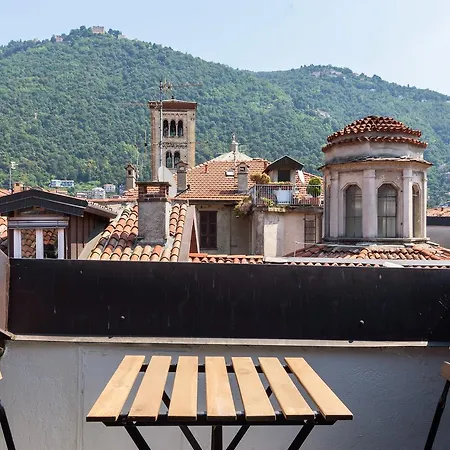 Palazzo Del Pero Luxury Attic - Bymyhomeincomo Apartman *