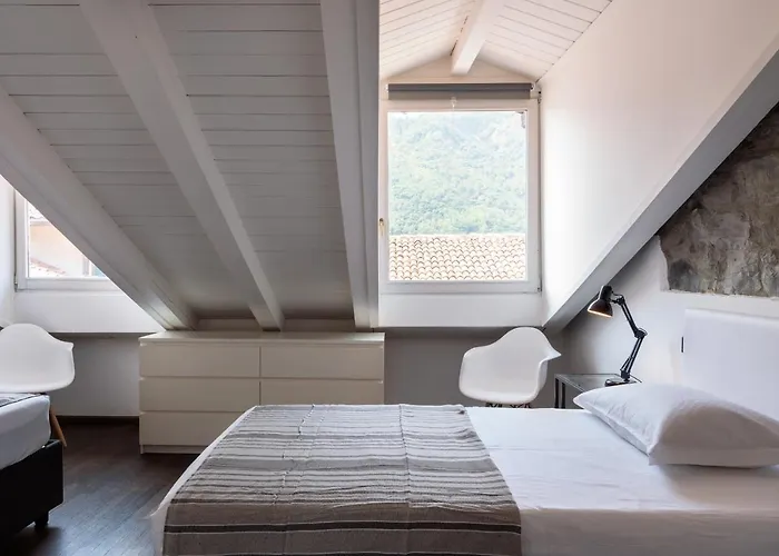 Palazzo Del Pero Luxury Attic - Bymyhomeincomo *