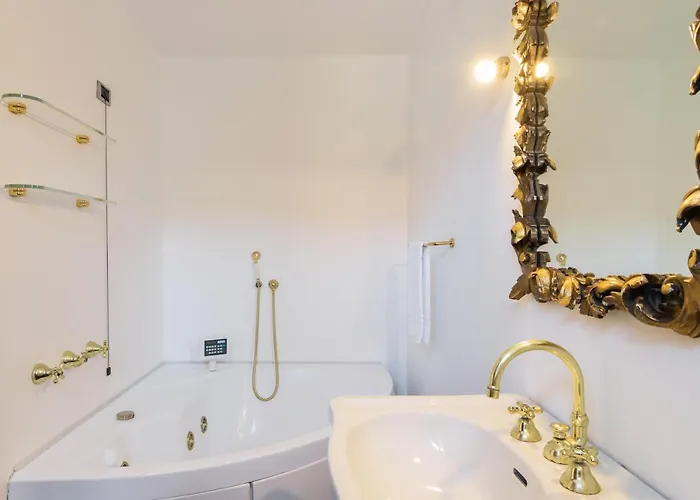 דירה Palazzo Del Pero Luxury Attic - Bymyhomeincomo
